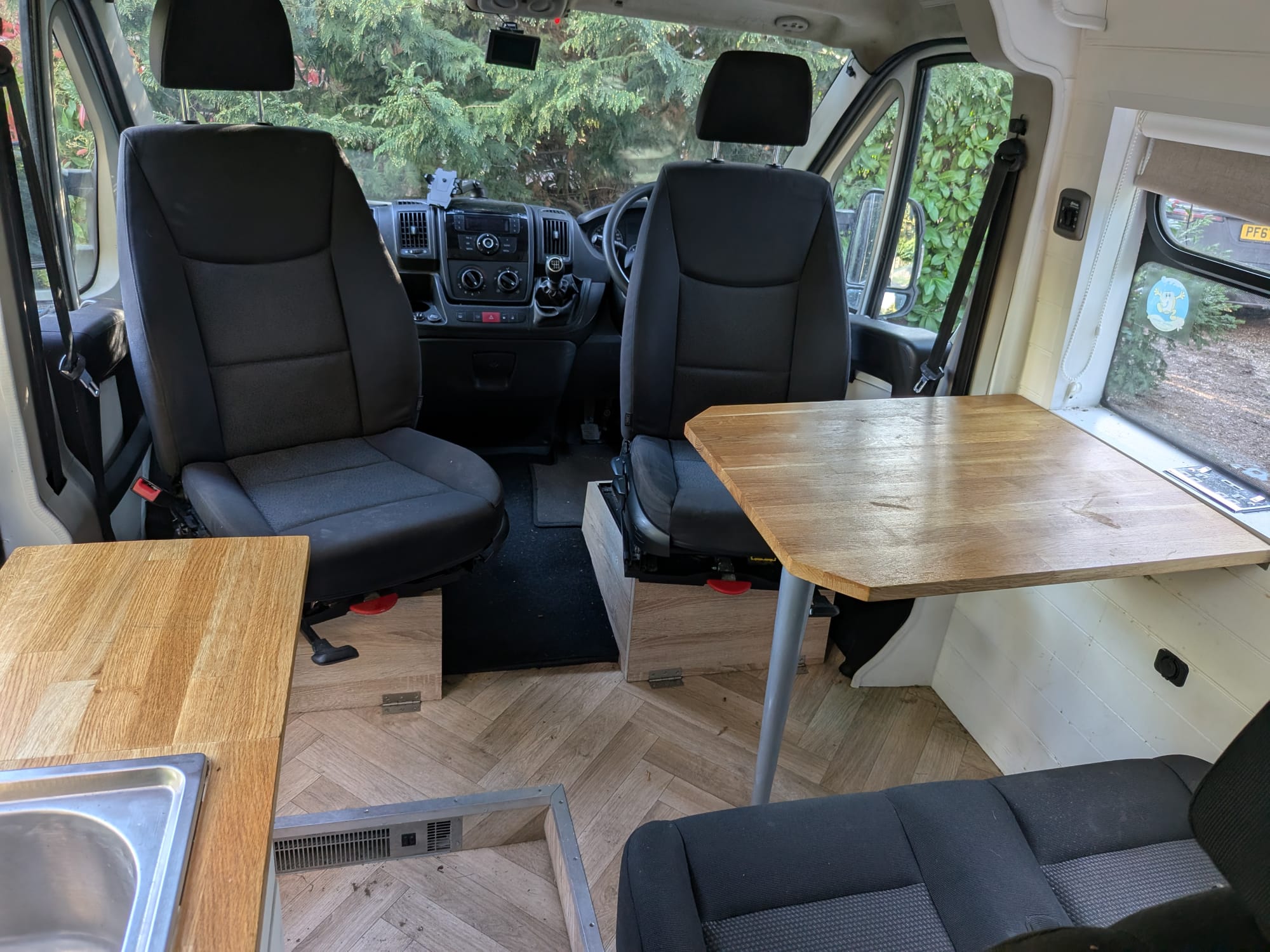 4 seats with tables